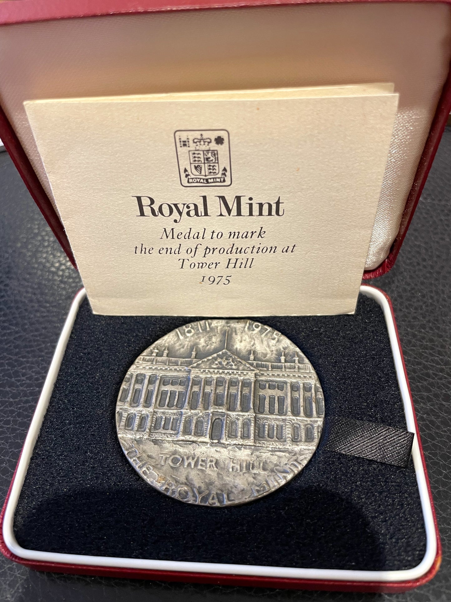 1975 Royal Mint End of London Production 53mm silver medal in box of issue E 2132