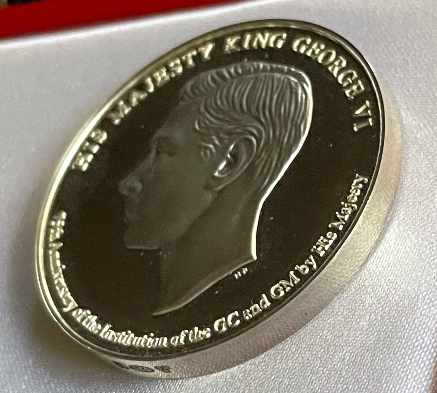 2015 The George Cross and George Medal 75th Anniversary solid silver medallions in box of issue