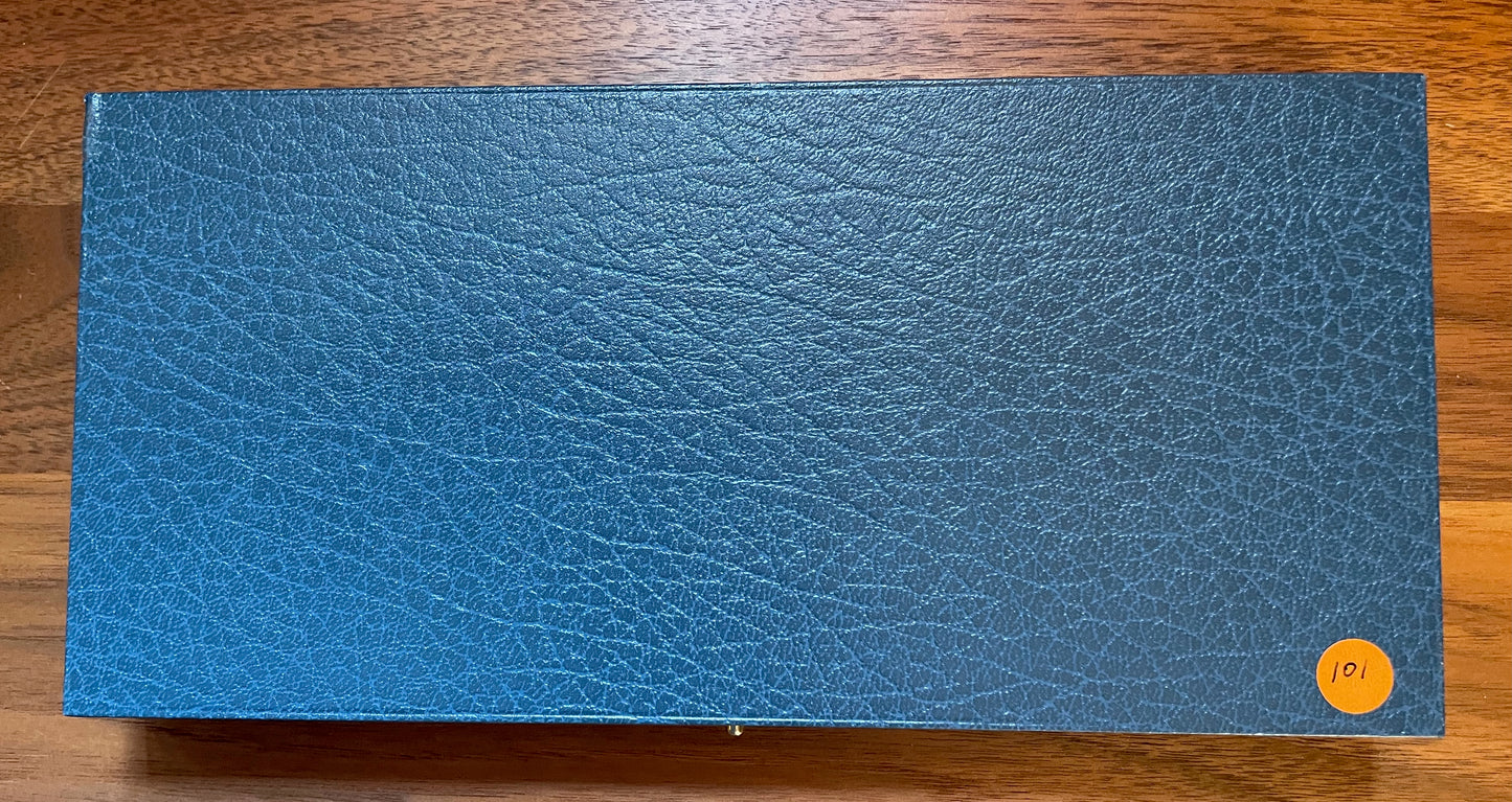 C101 1990 Debden presentation set Queen Mothers 90th birthday B357 (A01) and £5 silver crown