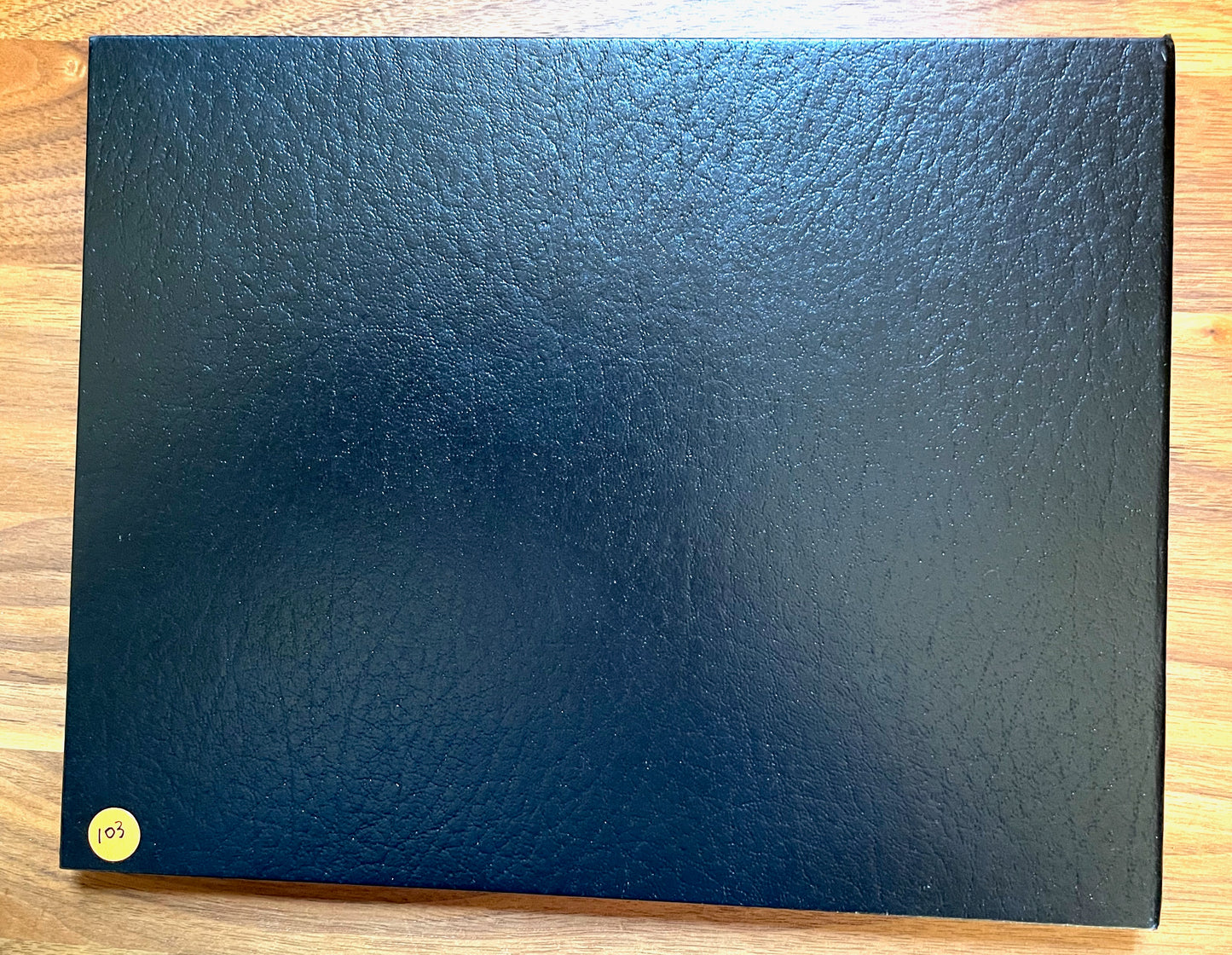 C103 1991 Debden presentation set Matched serials Gill £5 B353 (SE68) £20 B355 (20U)