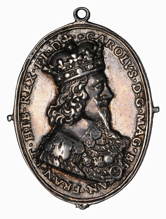 1642 (c) Royalist silver badge 33mm MI 355/216 E166b GVF