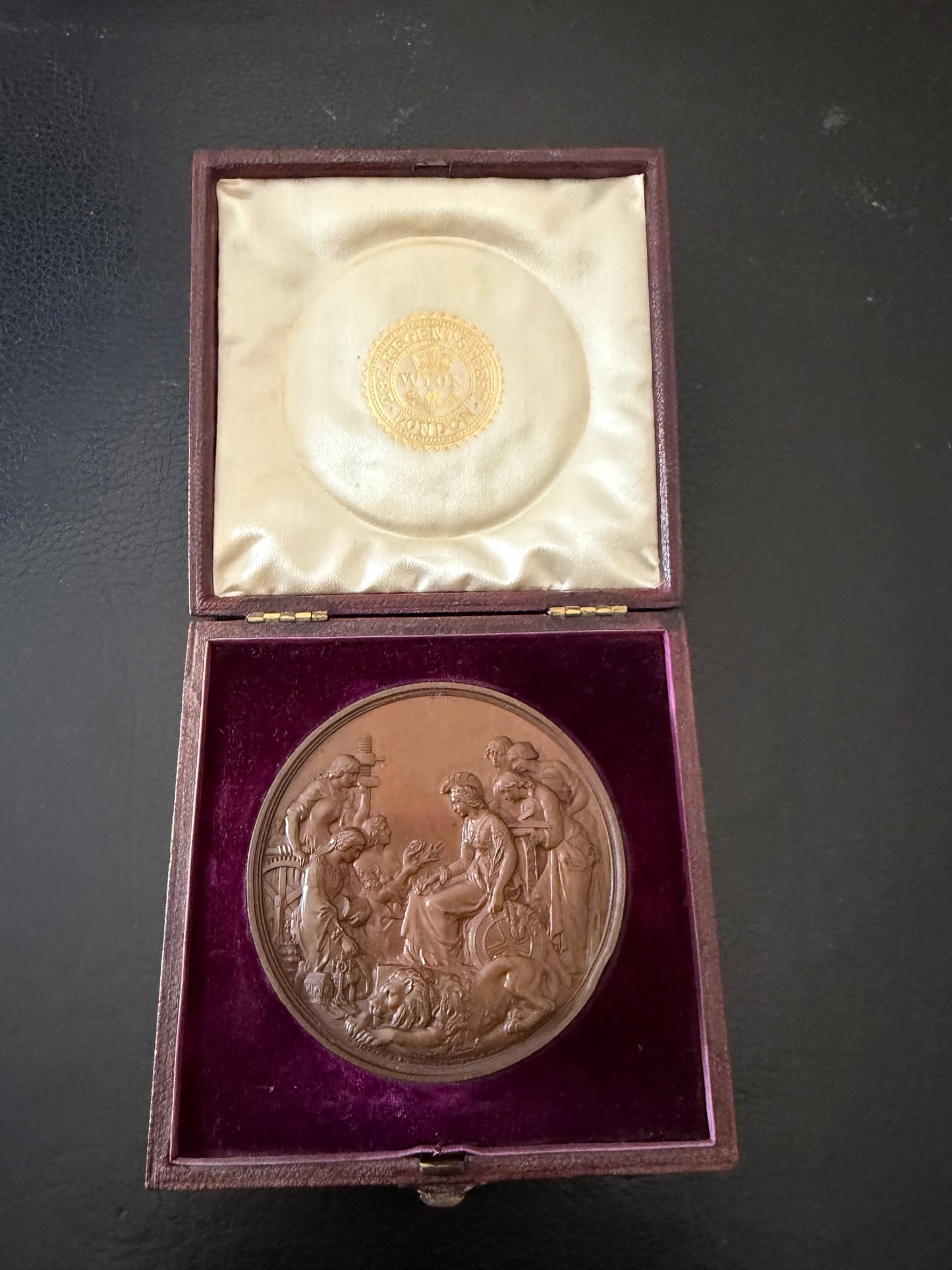 1862 International Exhibition 76.5mm official prize copper medal by LC Wyon in box of issue BHM 2747 E 1553 (Copy)