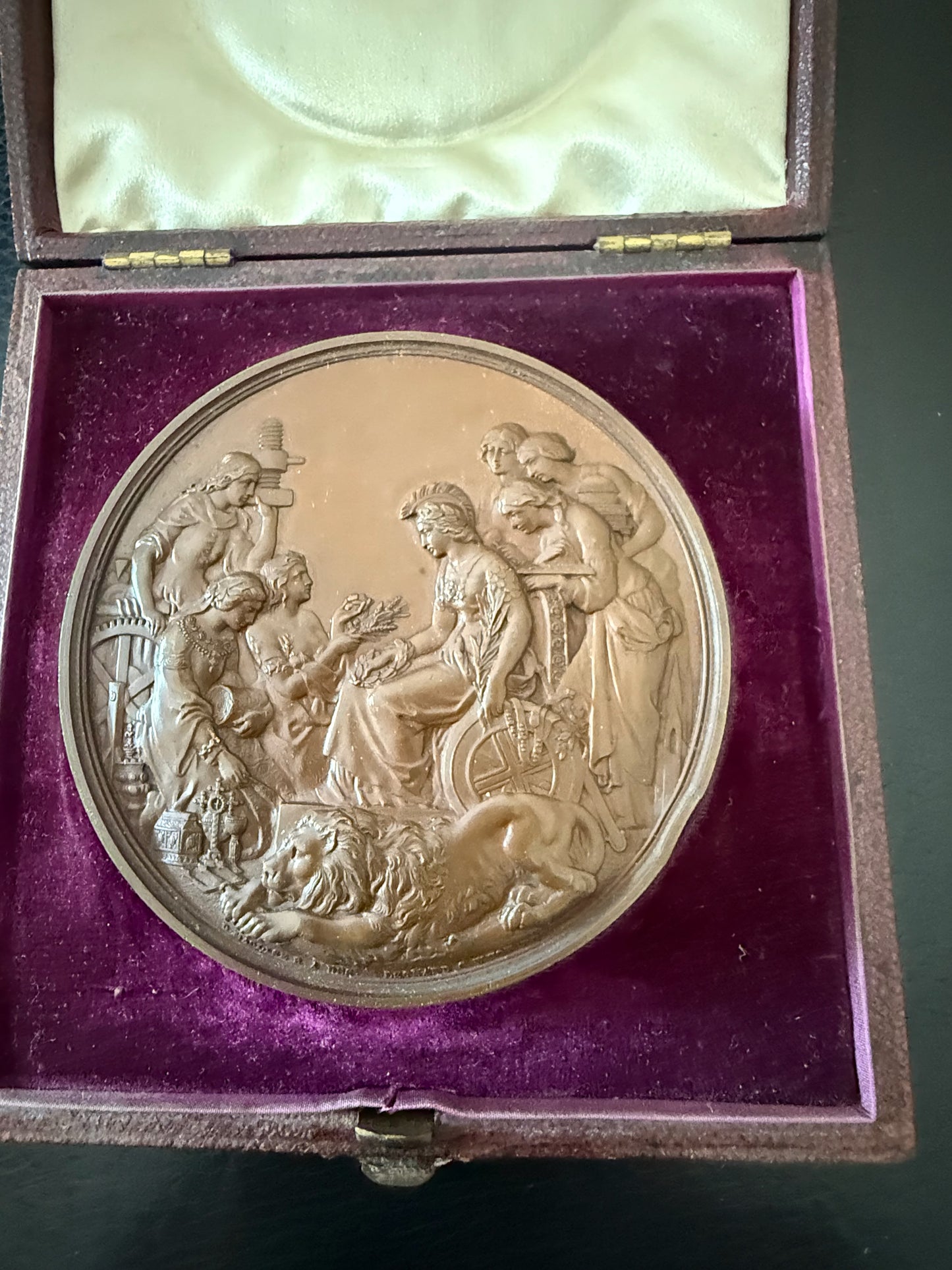 1862 International Exhibition 76.5mm official prize copper medal by LC Wyon in box of issue BHM 2747 E 1553 (Copy)