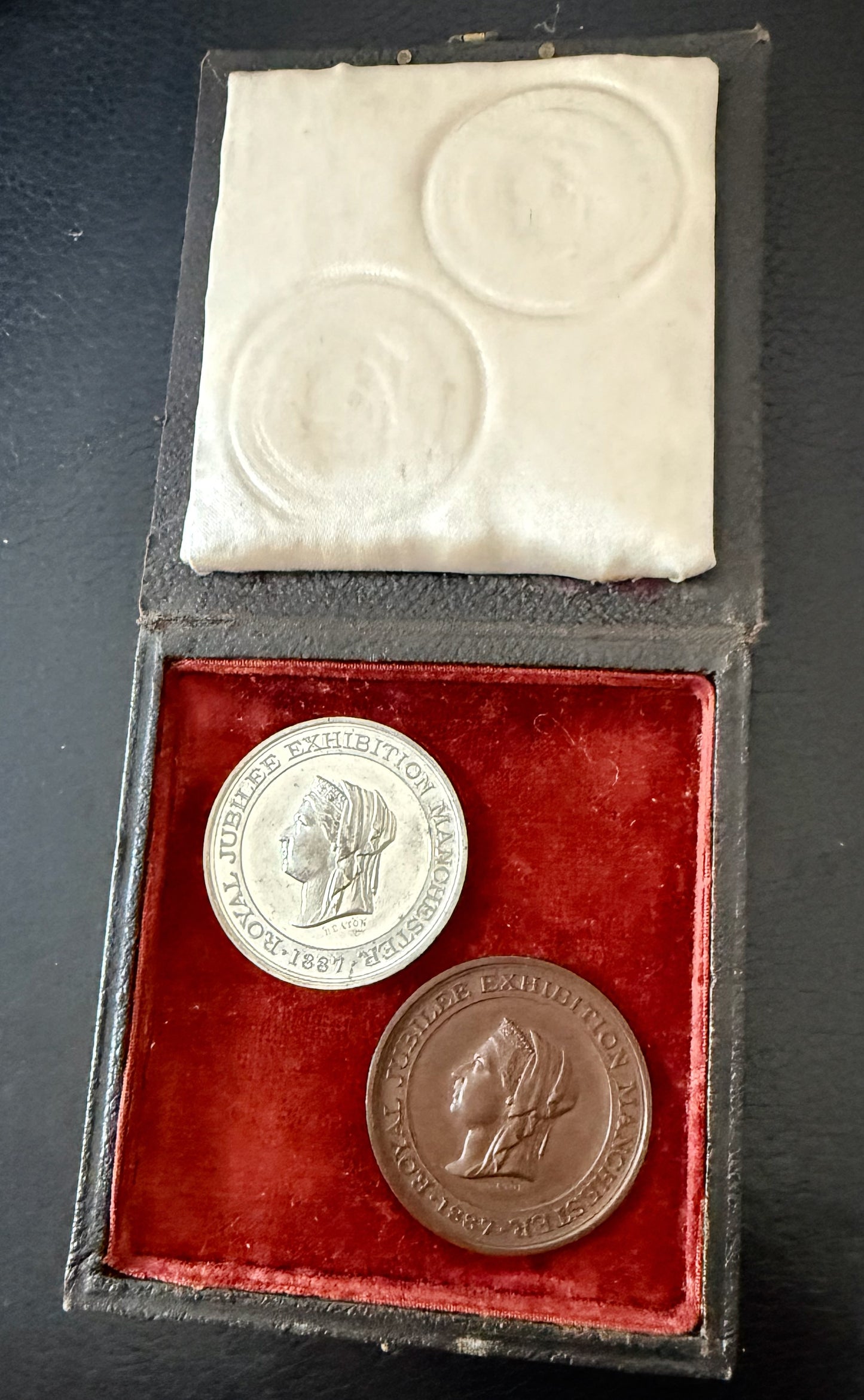 1887 Golden Jubilee BHM 3346 Manchester Exhibition 45mm bronze and white metal medals in box of issue by Heaton rare