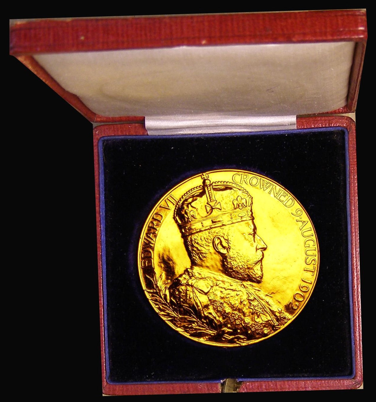 1902 Coronation gilt-bronze medal boxed E1871a BHM 3737