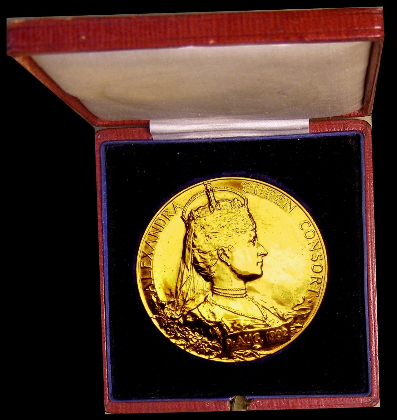 1902 Coronation gilt-bronze medal boxed E1871a BHM 3737