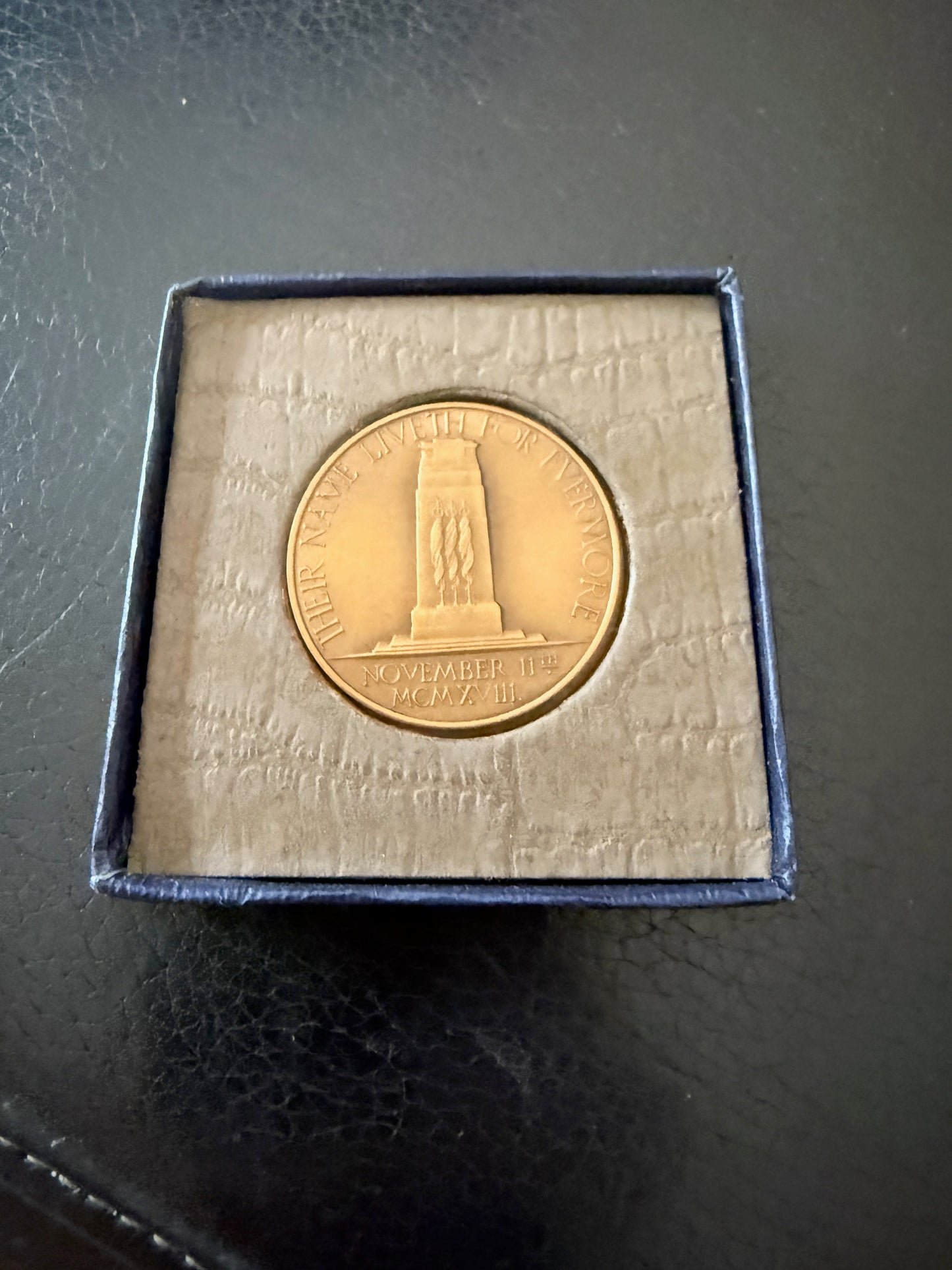 1928 10th Anniversary of the Armistice 732mm bronze medal in box E2008b BHM 4132