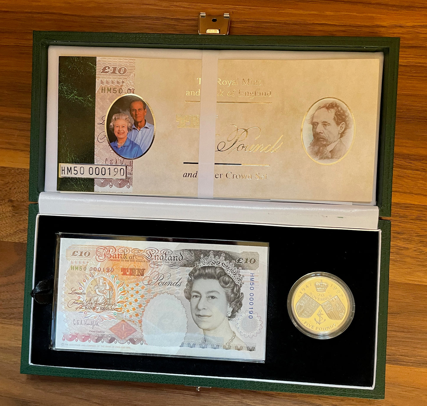 C124 1997 Debden presentation set Queens Golden Wedding Anniversary £10 B369 (HM50) and £5 silver proof crown