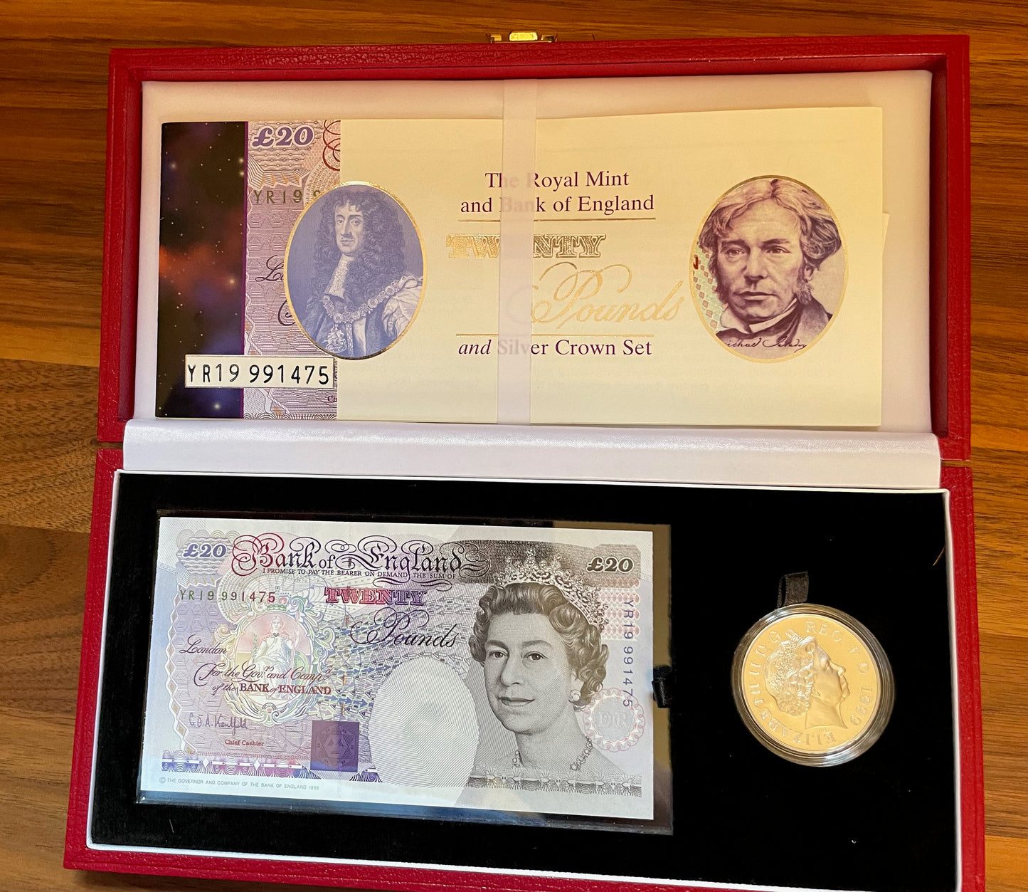 C140 1999 Debden presentation set Year prefix £20 B375 (YR19) with £5 silver proof Millennium crown